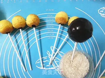 Make Sphere lollipop cake step 28