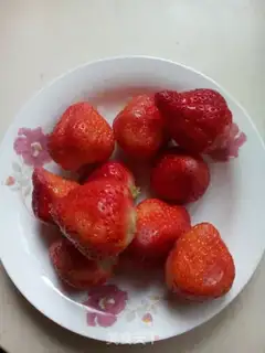 Make Sugar with strawberry step 1