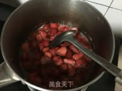 Make Strawberry sauce step 3