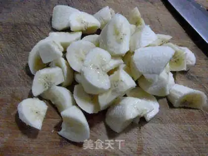 Make Milk banana oatmeal step 1