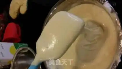 Make Strawberry blueberry naked cake step 4