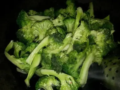 Make Garlic broccoli step 2