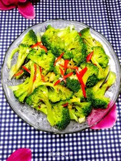 Make Garlic broccoli step 4
