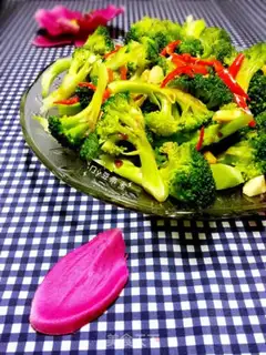 Make Garlic broccoli step 6