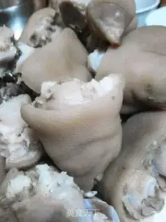 Make Red burning pig hoof step 1