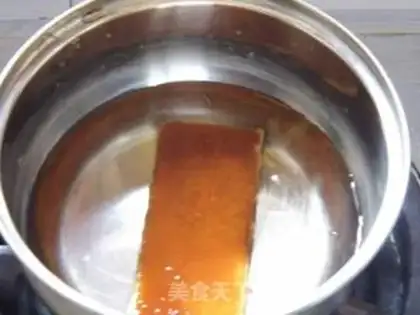 Make Red sugar ice powder step 1