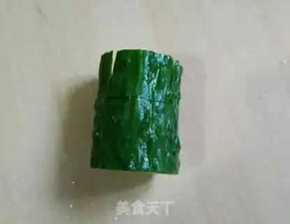 Make Sculpture of cucumber step 2