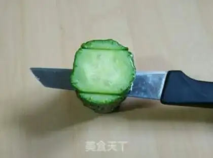Make Sculpture of cucumber step 3