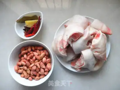 Make Roasted pig hoof and peanut stew step 0