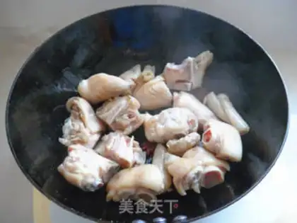 Make Roasted pig hoof and peanut stew step 5