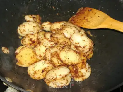 Make Cinnamon flower cake step 4