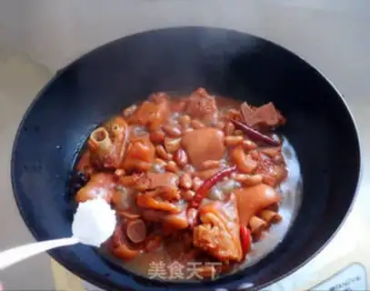 Make Roasted pig hoof and peanut stew step 12