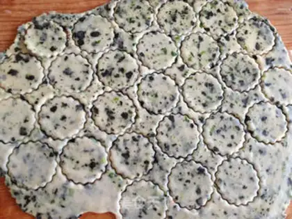 Make Onion seaweed crackers step 12