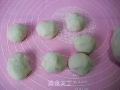 Make Cranberry roll step 4