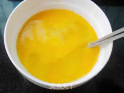 Make Four seasoned bean fried eggs step 2