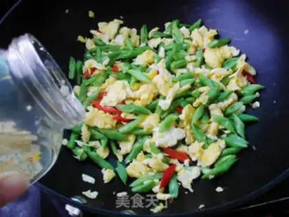 Make Four seasoned bean fried eggs step 6
