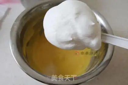 Make Peach strawberry naked cake step 8