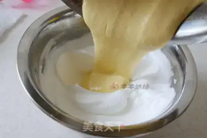 Make Peach strawberry naked cake step 9