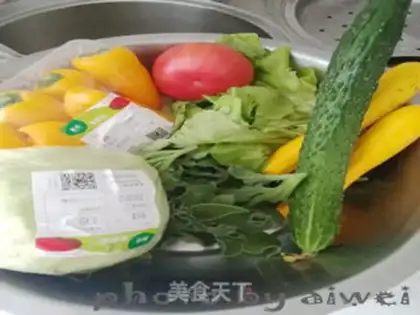 Make A salad with vinegar step 1