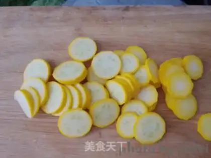 Make A salad with vinegar step 2