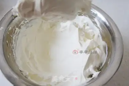 Make Peach strawberry naked cake step 13