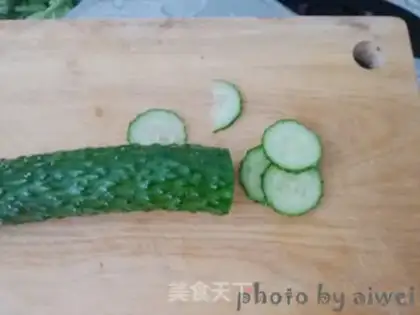 Make A salad with vinegar step 3