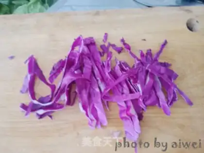 Make A salad with vinegar step 4