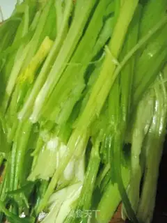 Make The celery pork is stale step 1