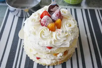 Make Peach strawberry naked cake step 20