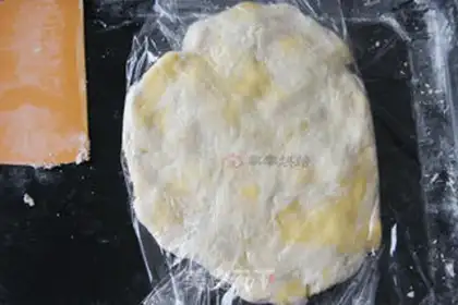 Make Caramel banana pie step 3