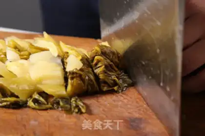 Make Lazy, sour, sour, sour fish head step 1