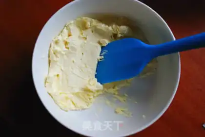 Make Olive Cheesecake step 2