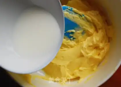 Make Olive Cheesecake step 4
