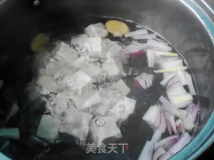 Make Onion shrimp tofu soup step 4