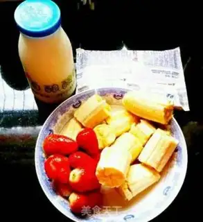 Make Banana strawberry milkshake step 0
