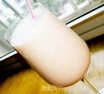 Make Banana strawberry milkshake step 3