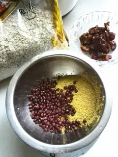 Make Red bean oatmeal step 0