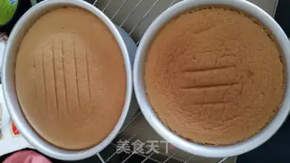 Make Double-berries naked cake step 4