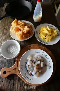 Make Pineapple and shrimp step 0