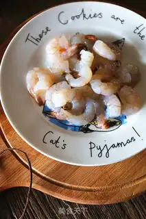 Make Pineapple and shrimp step 1