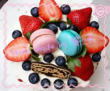 Make Double-berries naked cake step 8