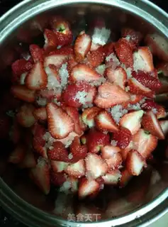 Make Homemade strawberry sauce step 1
