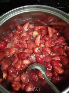 Make Homemade strawberry sauce step 3