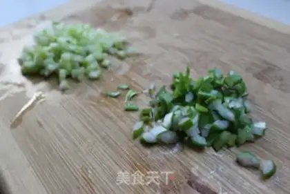 Make Squeeze eggs and fried rice step 3