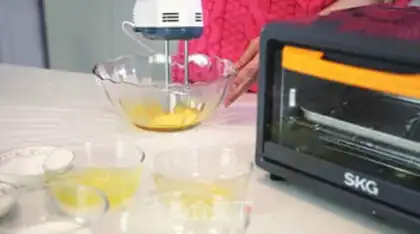 Make Big white cupcakes step 0