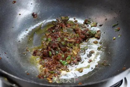 Make Squeeze eggs and fried rice step 5