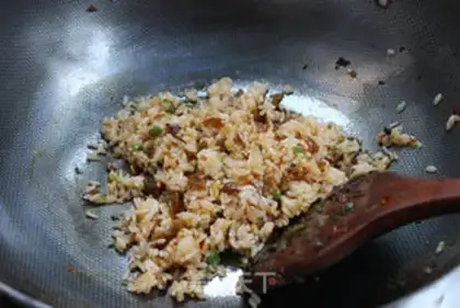 Make Squeeze eggs and fried rice step 6