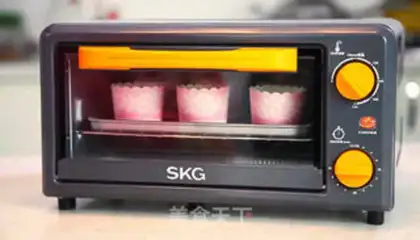 Make Big white cupcakes step 2