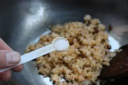 Make Squeeze eggs and fried rice step 7