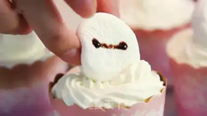 Make Big white cupcakes step 4